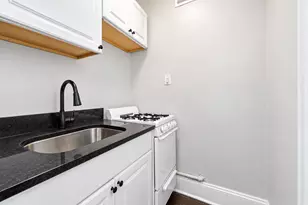 6912 N Ashland Blvd, Chicago, IL 60626 - Photo 1