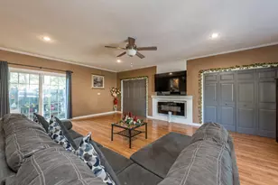 19 E Washington St, Round Lake Park, IL 60073 - Photo 9