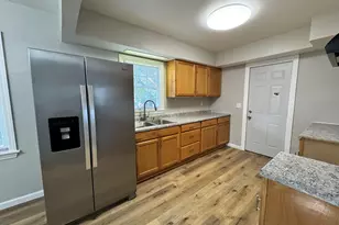 1619 Evergreen St, Rockford, IL 61101 - Photo 5