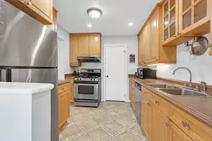 576 Greystone Ln, Wheeling, IL 60090 - Photo 13