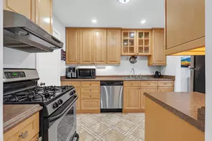 576 Greystone Ln, Wheeling, IL 60090 - Photo 9