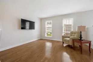 1392 Carriage Way, Roselle, IL 60172 - Photo 7