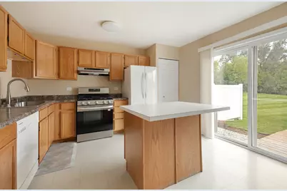 1392 Carriage Way, Roselle, IL 60172 - Photo 9