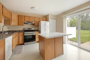 1392 Carriage Way, Roselle, IL 60172 - Photo 9