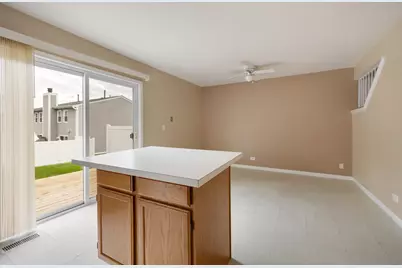 1392 Carriage Way, Roselle, IL 60172 - Photo 11