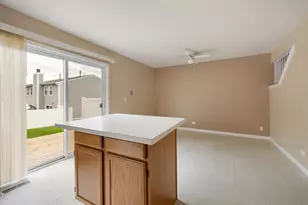 1392 Carriage Way, Roselle, IL 60172 - Photo 11