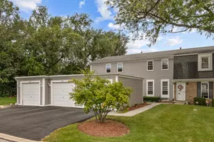 1392 Carriage Way, Roselle, IL 60172 - Photo 3