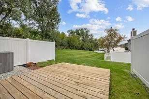 1392 Carriage Way, Roselle, IL 60172 - Photo 25
