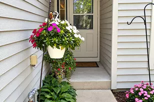 418 Hill Ct, Wauconda, IL 60084 - Photo 1