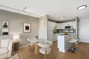 1960 N Lincoln Park West Ave, Chicago, IL 60614 - Photo 9