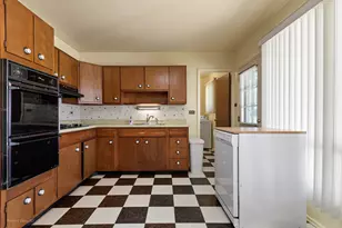 1680 Pierce Rd, Hoffman Estates, IL 60169 - Photo 7