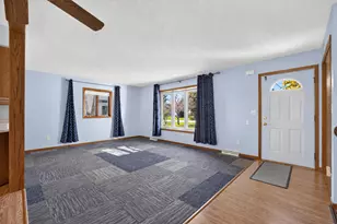 10210 Sharon Ln, Hebron, IL 60034 - Photo 5