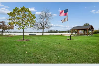 907 Jackson Avenue, Wauconda, IL 60084 - Photo 3