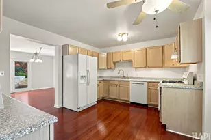 301 Stevens Ct, Grayslake, IL 60030 - Photo 9