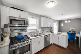9831 S Prairie Ave, Chicago, IL 60628 - Photo 5