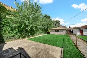 9831 S Prairie Ave, Chicago, IL 60628 - Photo 23