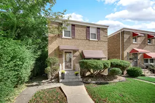 9831 S Prairie Ave, Chicago, IL 60628 - Photo 3