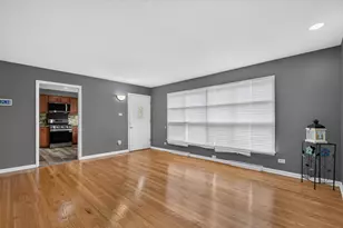 2752 Tennyson Pl, Hazel Crest, IL 60429 - Photo 5