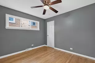 2752 Tennyson Pl, Hazel Crest, IL 60429 - Photo 9