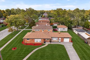 2752 Tennyson Pl, Hazel Crest, IL 60429 - Photo 1