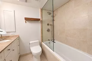415 W Grant Pl, Chicago, IL 60614 - Photo 13