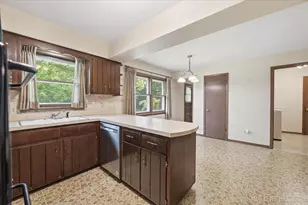 7008 Blackburn Ave, Downers Grove, IL 60516 - Photo 9