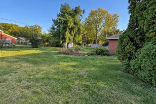 1724 Avenue F, Sterling, IL 61081 - Photo 5