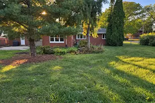 1724 Avenue F, Sterling, IL 61081 - Photo 7