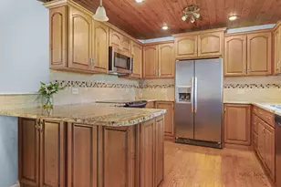935 Sunrise Rd, Green Oaks, IL 60048 - Photo 9