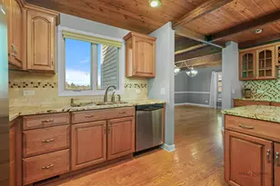 935 Sunrise Rd, Green Oaks, IL 60048 - Photo 11