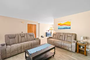 302 Pleasure Dr, Yorkville, IL 60560 - Photo 5