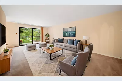 450 Raintree Court #2N, Glen Ellyn, IL 60137 - Photo 3
