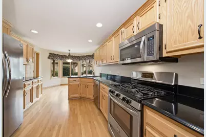 2218 Tamarack Drive, Downers Grove, IL 60515 - Photo 9