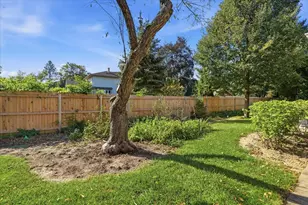895 Garfield Ave, Libertyville, IL 60048 - Photo 25