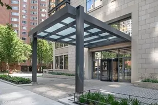 61 E Banks St, Chicago, IL 60610 - Photo 15