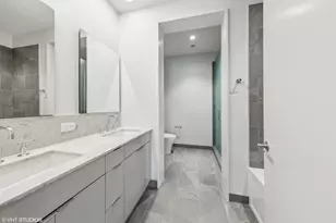 61 E Banks St, Chicago, IL 60610 - Photo 9