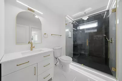 9356 S Oglesby Avenue, Chicago, IL 60617 - Photo 11