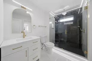 9356 S Oglesby Ave, Chicago, IL 60617 - Photo 11