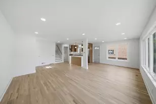 9356 S Oglesby Ave, Chicago, IL 60617 - Photo 3