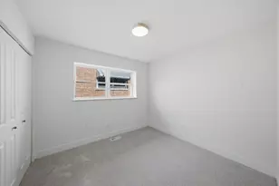 9356 S Oglesby Ave, Chicago, IL 60617 - Photo 19