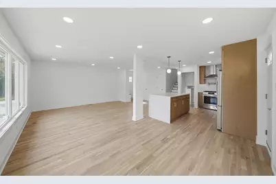 9356 S Oglesby Avenue, Chicago, IL 60617 - Photo 5