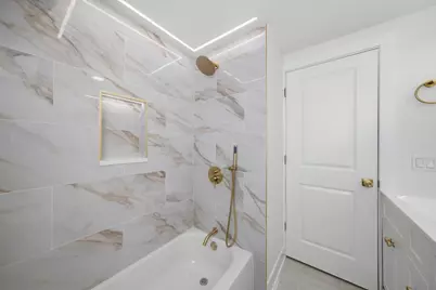 9356 S Oglesby Avenue, Chicago, IL 60617 - Photo 15