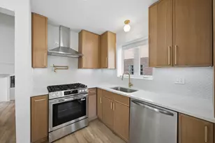 9356 S Oglesby Ave, Chicago, IL 60617 - Photo 9