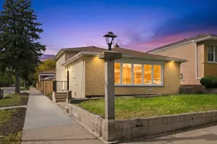 9356 S Oglesby Ave, Chicago, IL 60617 - Photo 1