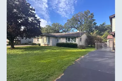 424 Northgate Road, Lindenhurst, IL 60046 - Photo 1