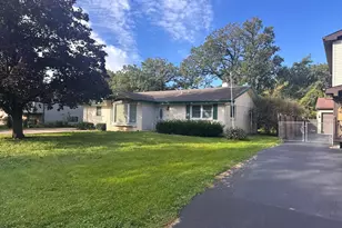 424 Northgate Rd, Lindenhurst, IL 60046 - Photo 1