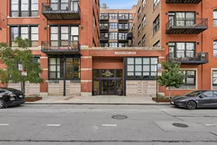 226 N Clinton St, Chicago, IL 60661 - Photo 1