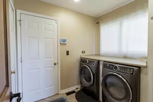 360 Ambria Dr, Mundelein, IL 60060 - Photo 33