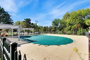 640 Perrie Dr, Elk Grove Village, IL 60007 - Photo 15