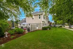 393 S Hawthorne Ave, Elmhurst, IL 60126 - Photo 3